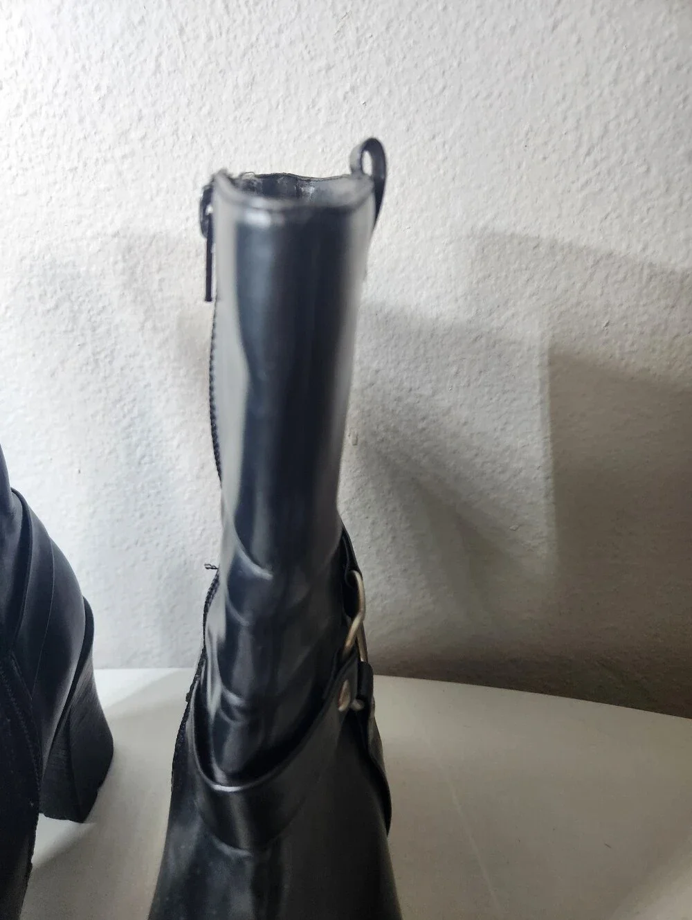 Lower East Side |8| VTG Y2K Black Chunky Platform Boots w/Heart Harness Detail